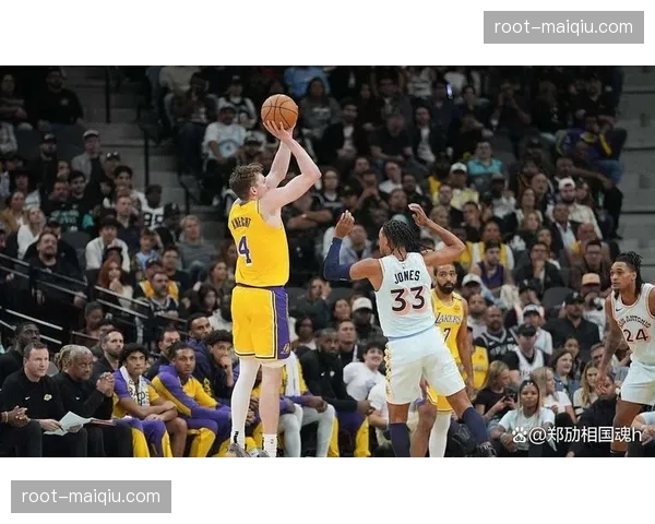 湖人雷迪克探索攻防平衡 从空间打法转向防守反击体系